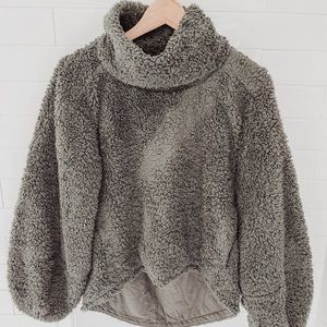 Lululemon Warm Restore Sherpa Pullover, army green
